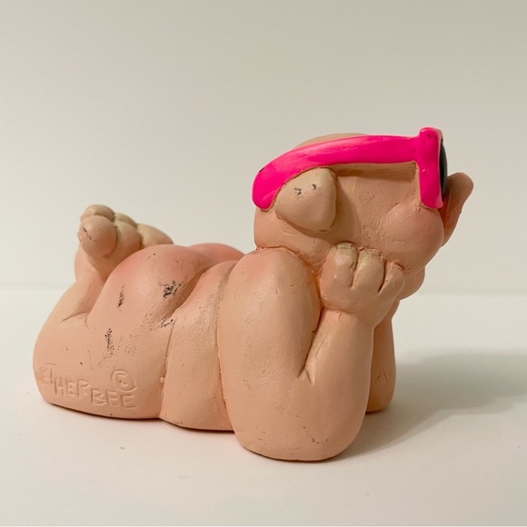 Vintage Wetherbee Pig Figurine Sun Bathing Figure - Picture 3 of 14